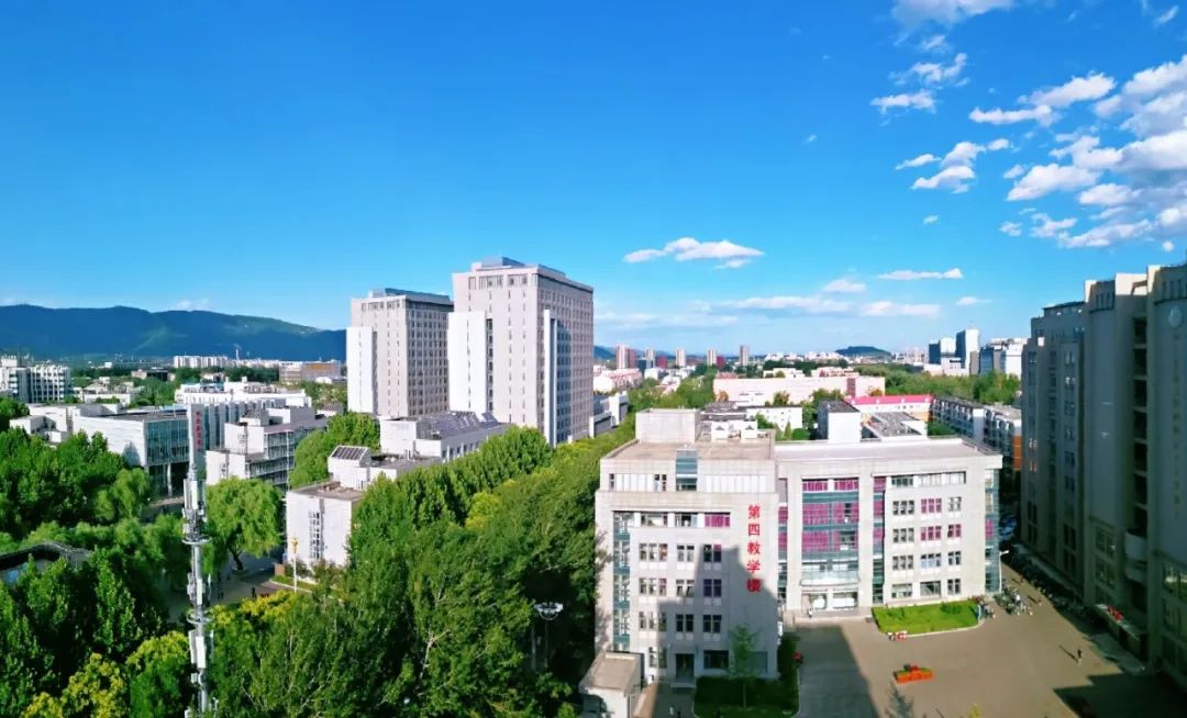 中国石油大学(北京)校长金衍为高考生加"油"送祝福!