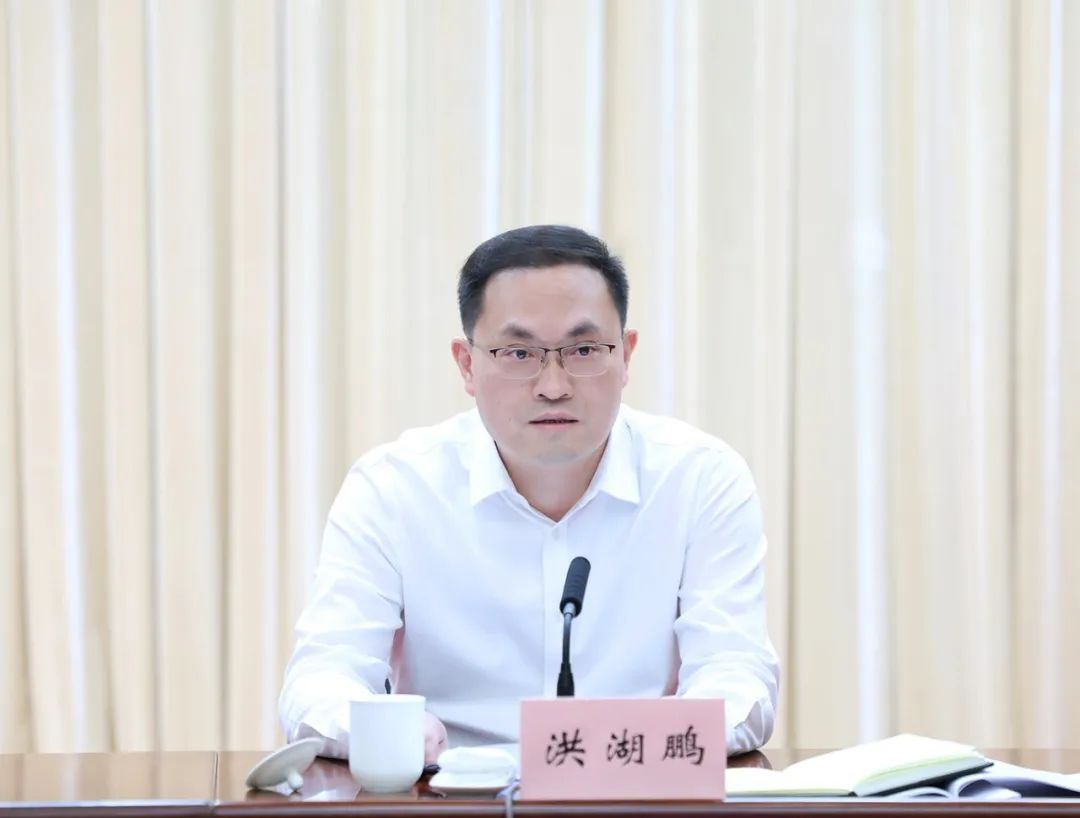 洪湖鹏强调,各地各部门要深刻认识推进新型工业化,建设制造强市的重要