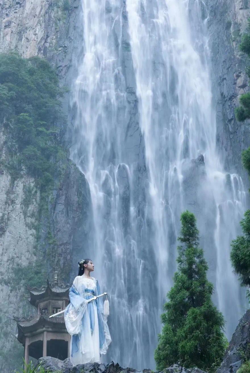坐拥山川,如临画境,数不尽的山依山,水绕水,绿水绕青山,美在山水间