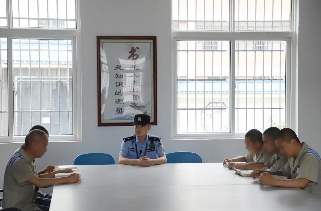嘉陵监狱,锦江监狱,成都女子监狱,阿坝监狱等单位在监管区内开展清监