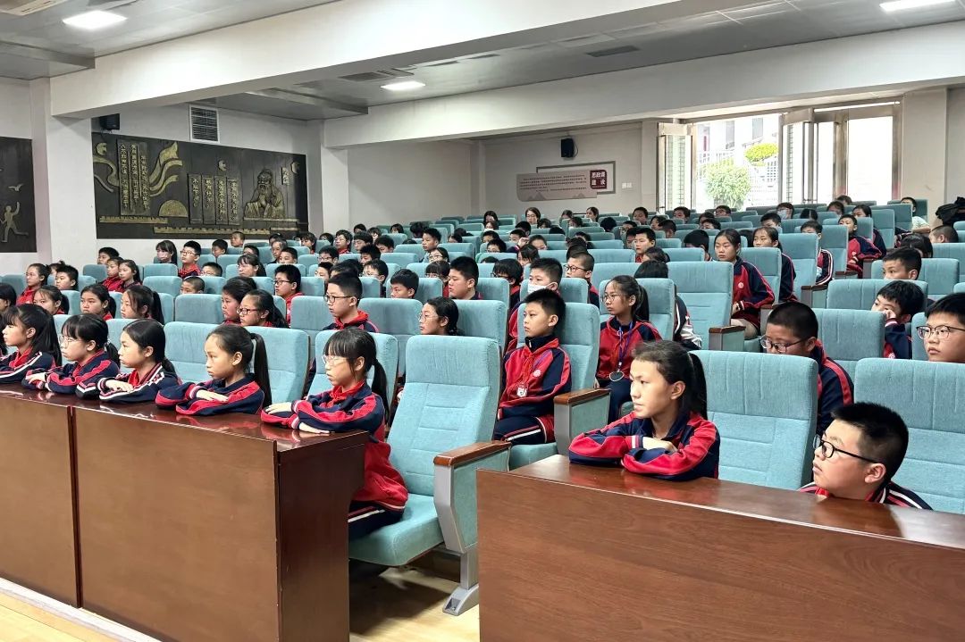 和自我保护能力,6月6日下午,平潭法院海坛法庭干警走进平潭实验小学