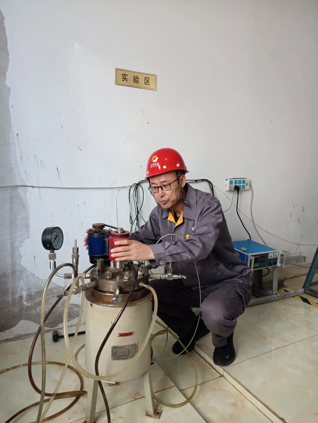 全国科技工作者日专访|孟庆伟:着眼全局,勇闯"镍"海的创新达人