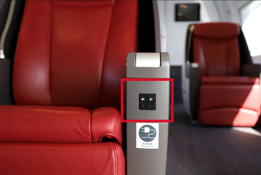 原来列车上这些地方还有充电口!