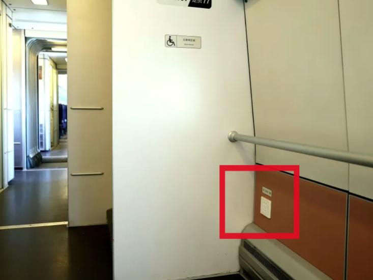 二等座席电源插座crh5g型动车组列车crh5g型动车组列车同样设置了电源