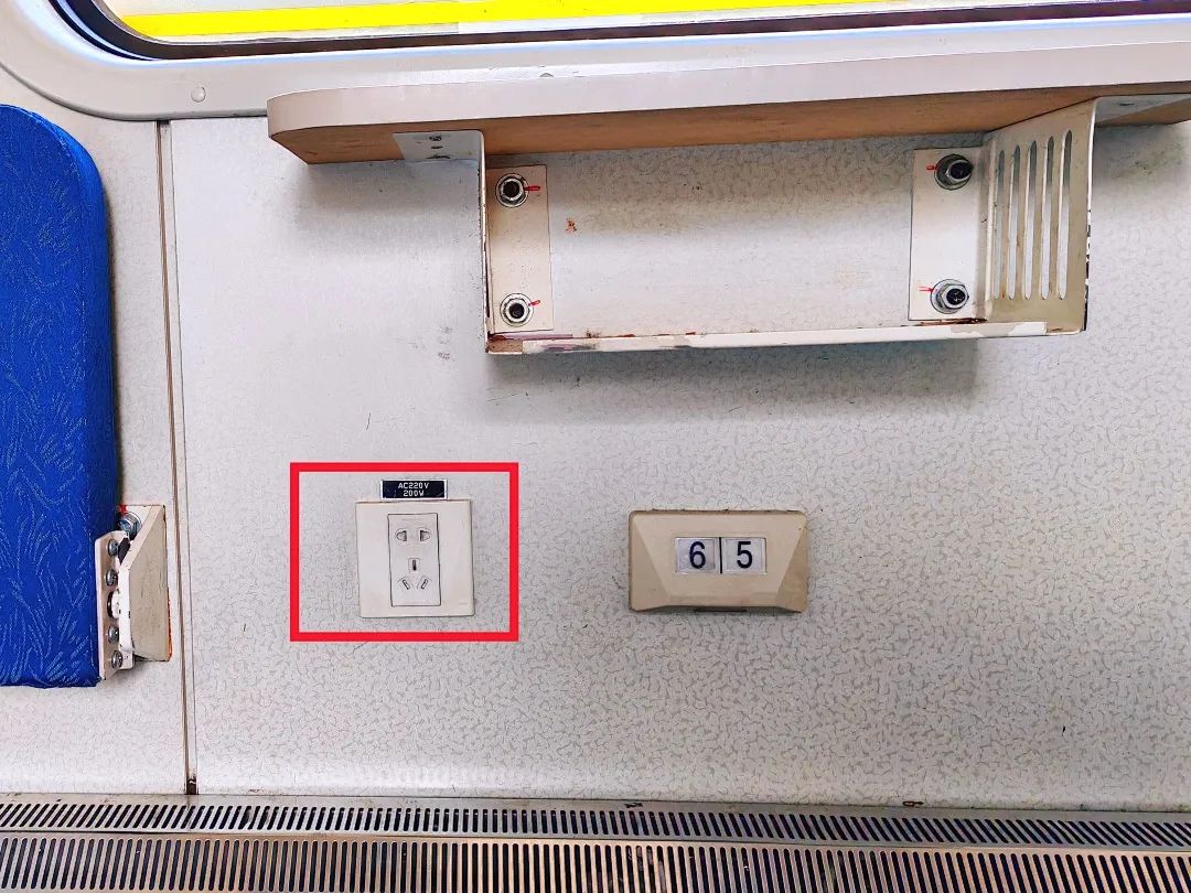 g型普速列车均设有带usb插口的5孔插座残障人士座位处设有2个带usb