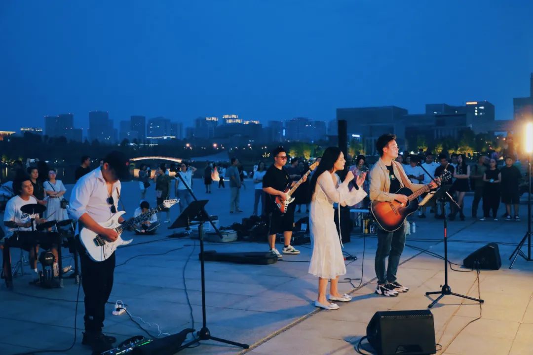 今年夏天合唱团图片