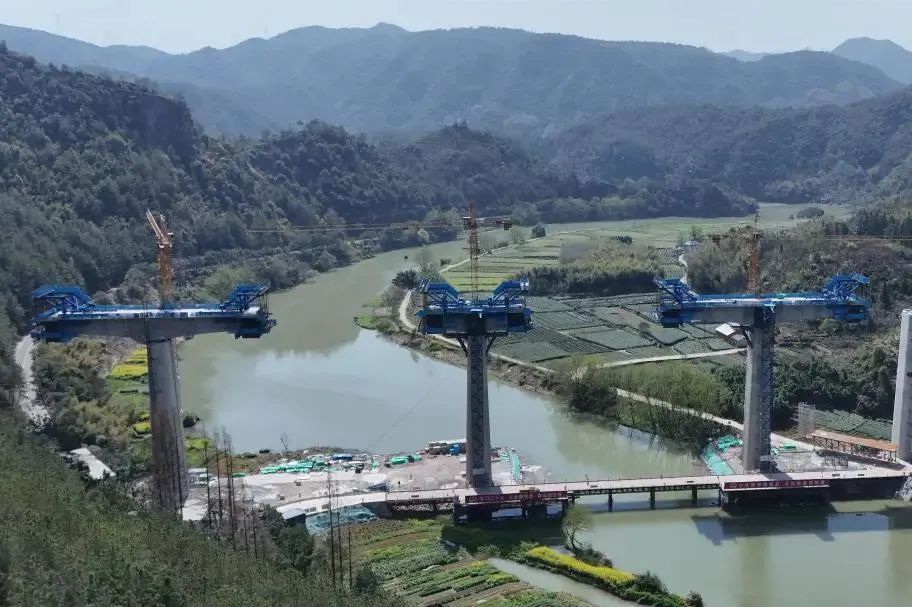 衢丽铁路新进展:大荒田隧道顺利贯通