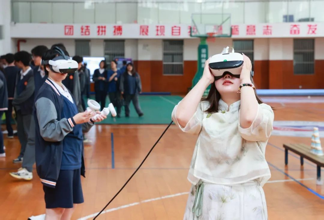 汇聚20个科技展示项目,松江四中科技节成果展开幕