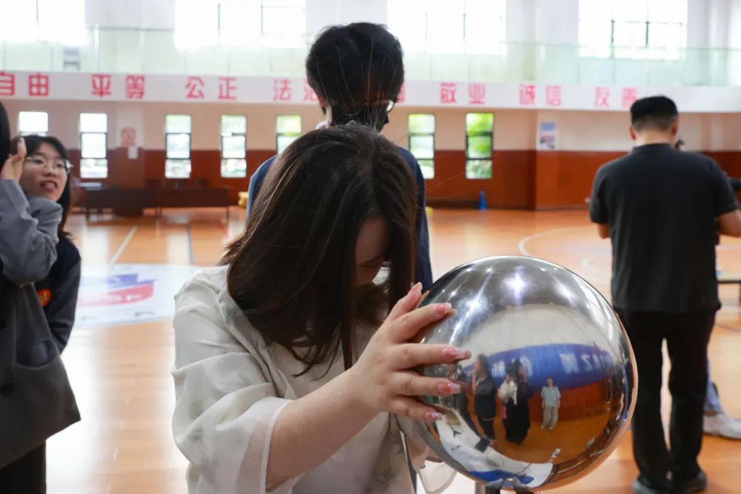 汇聚20个科技展示项目,松江四中科技节成果展开幕