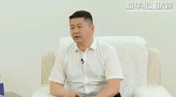 主持人:刚才您说东胜区稳步推进"六个工程"建设主要把握了三个方面