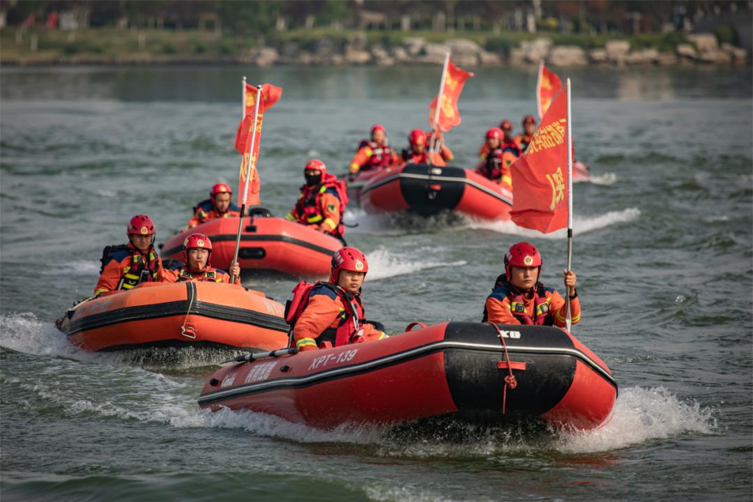 新装备新战法集中亮相!河南消防救援队伍开展防汛实战演练