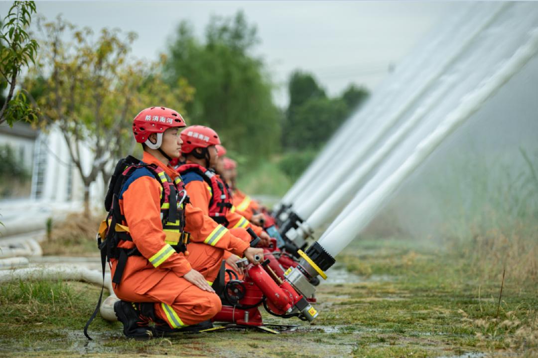 新装备新战法集中亮相!河南消防救援队伍开展防汛实战演练