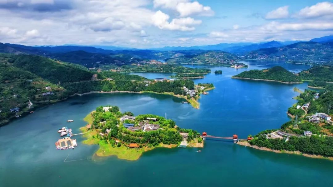 安康瀛湖旅游度假区石泉古城平利龙头村洪福茶山汉阴龙岗公园美 食