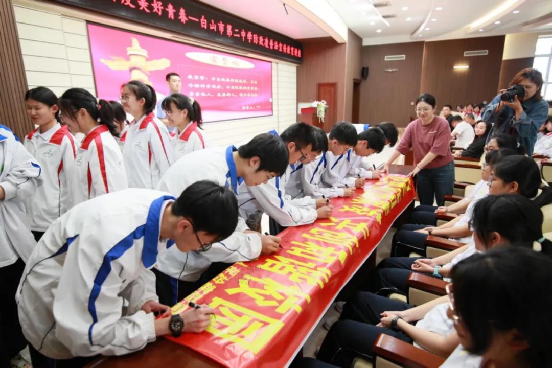 今天上午九点,第12届中国大学生龙舟锦标赛将在白山市靖宇县开赛!