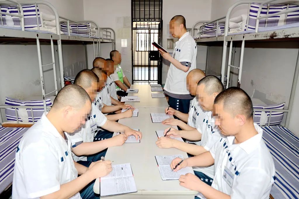 账是否到位,深挖犯罪根源是否彻底,还需要接受他人和民警的监督和评议