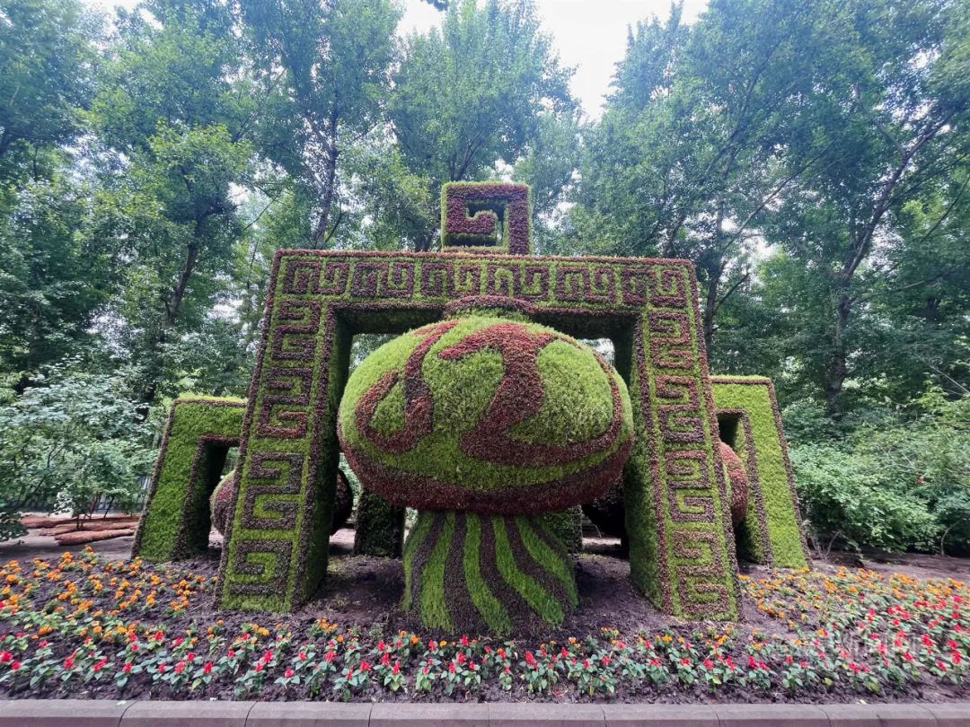 五色草立体景观扮靓夏日冰城