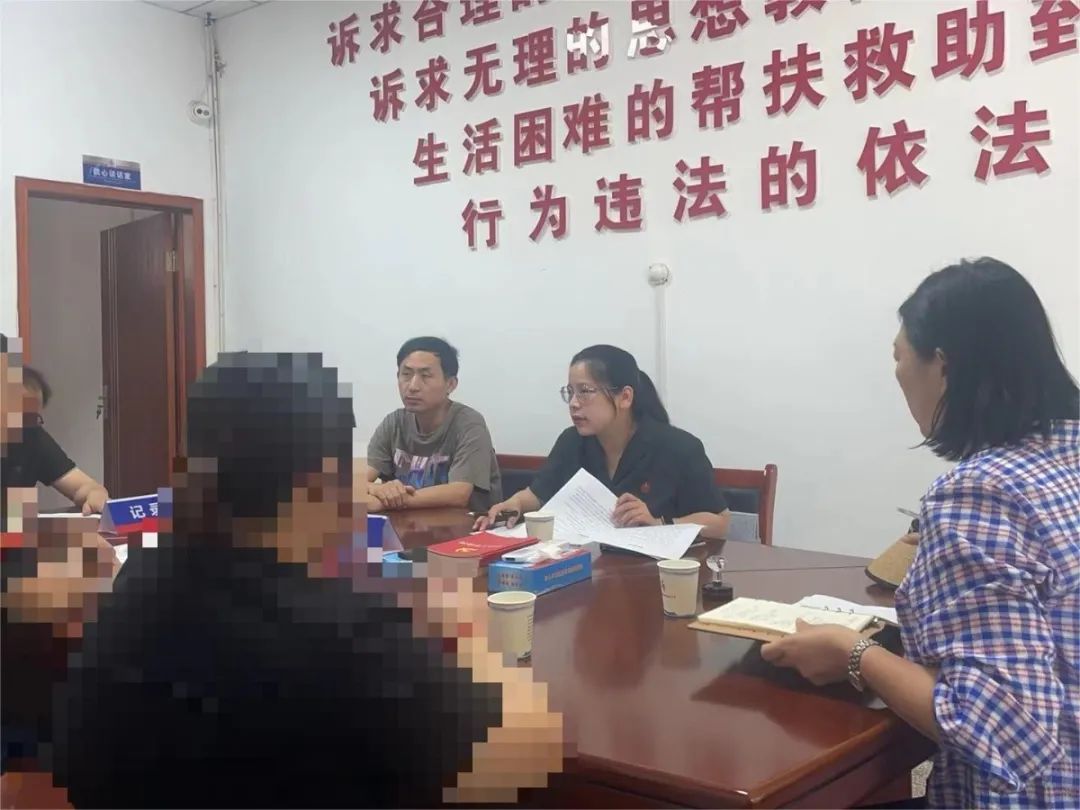 争议点开展调解,首先采取"背对背"的调解方式,分别与当事双方进行面谈