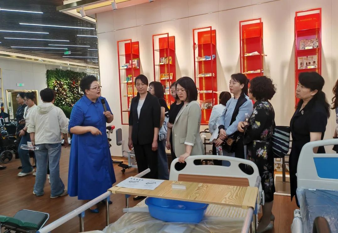 观摩组一行分别深入到晋中美年大健康妇联,榆次区华晟咱家智慧社区