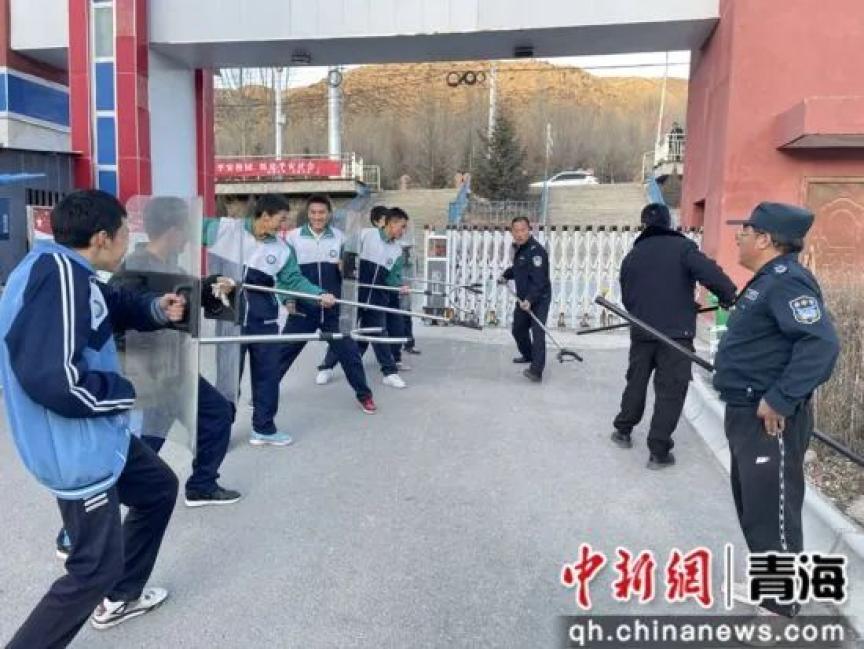 县第二民族中学供图校园安全防线稳步筑牢.