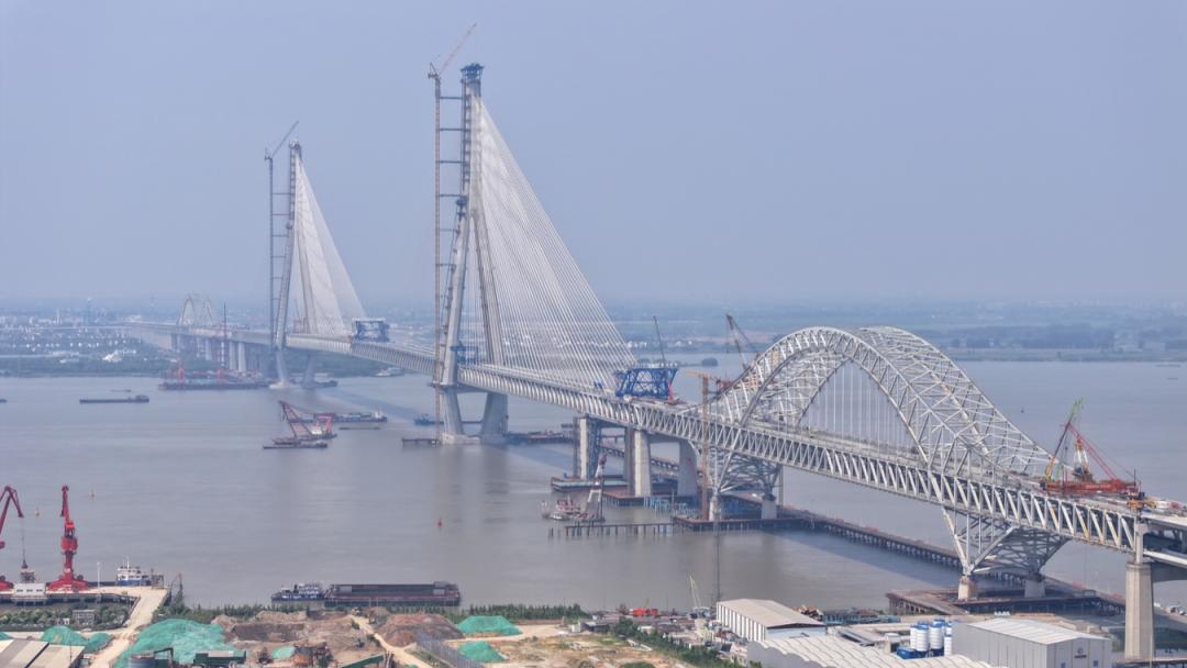 精度达"毫米级"!世界最大跨度斜拉桥常泰长江大桥顺利合龙