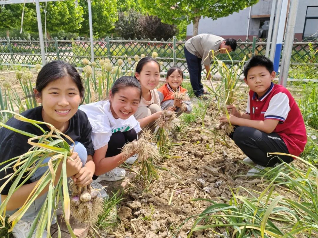 (高密市康庄学校供稿)▲近日,高密四中举办了问界—弘扬中华文化