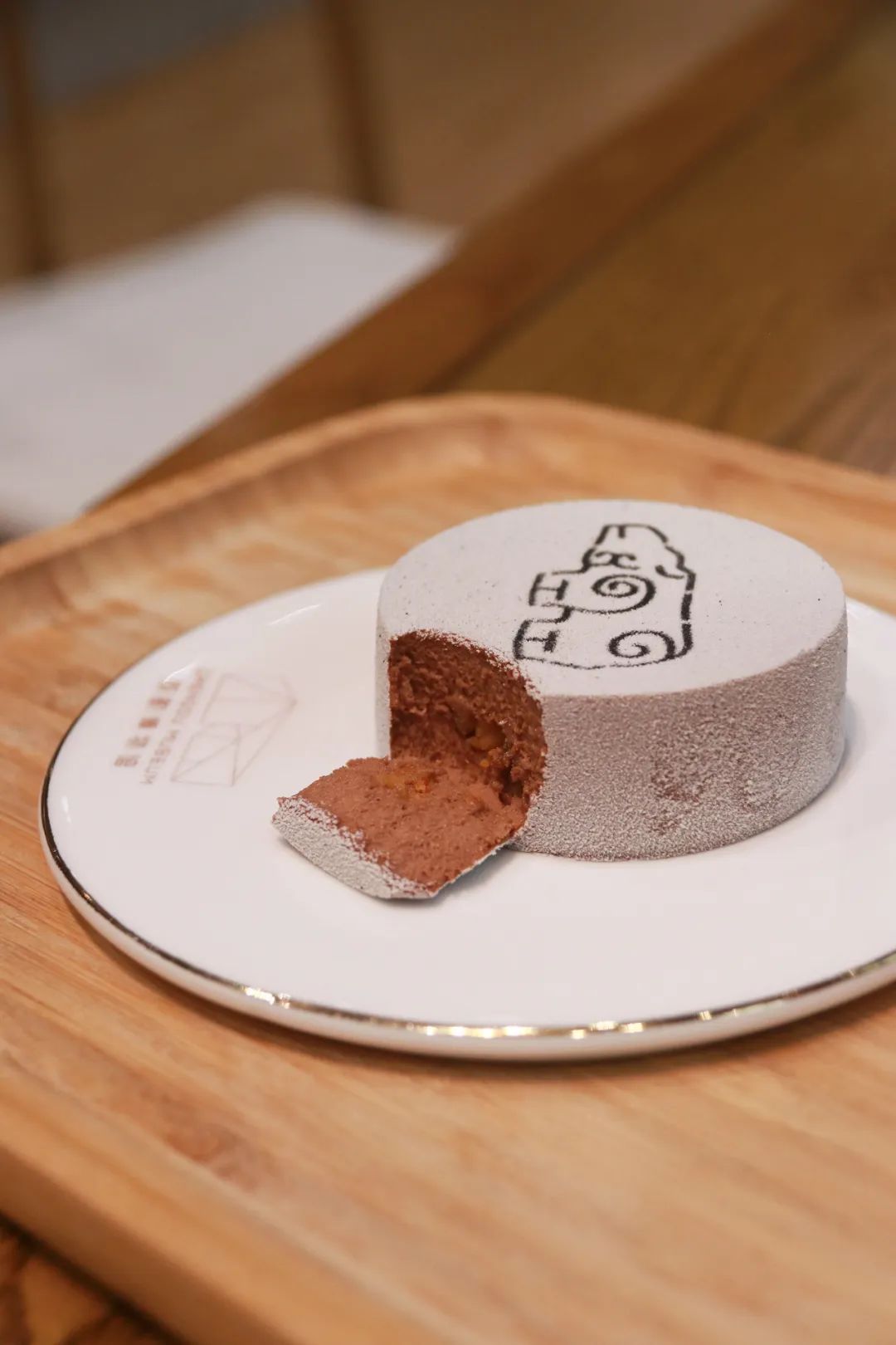 以及,看到盘子上的成博logo没有,也是咖啡馆的小姐姐现场手工制作上去