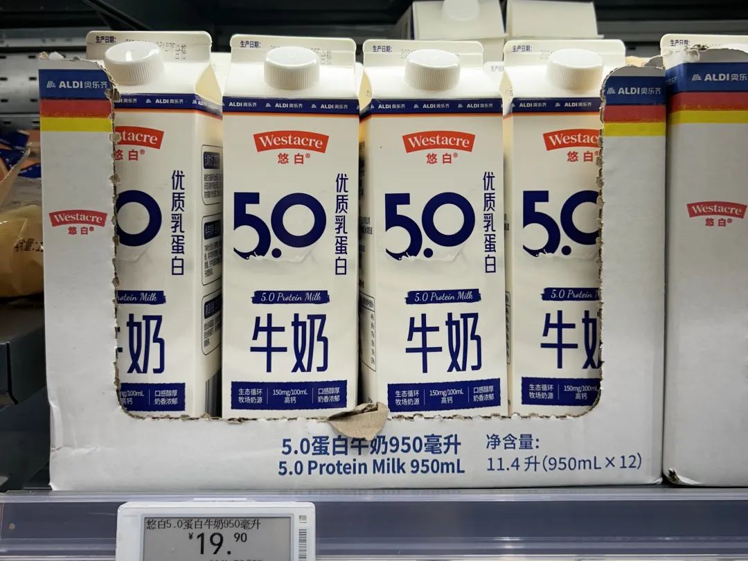 这款牛奶保留乳品的新鲜本味,每100ml有5.0g优质蛋白,150mg高钙.