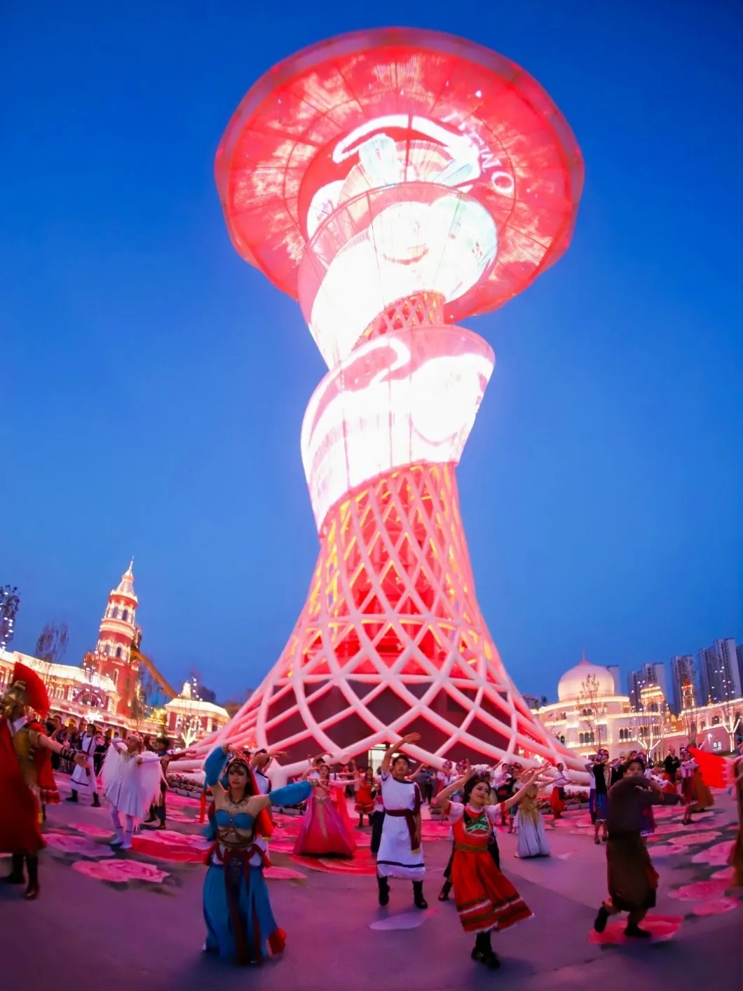 越夜越精彩,丝路欢乐世界夜场来了