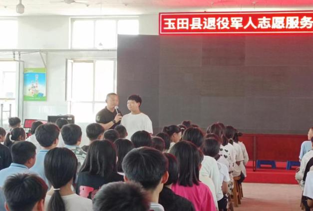 杨家套镇中学开展防溺水安全教育进校园活动