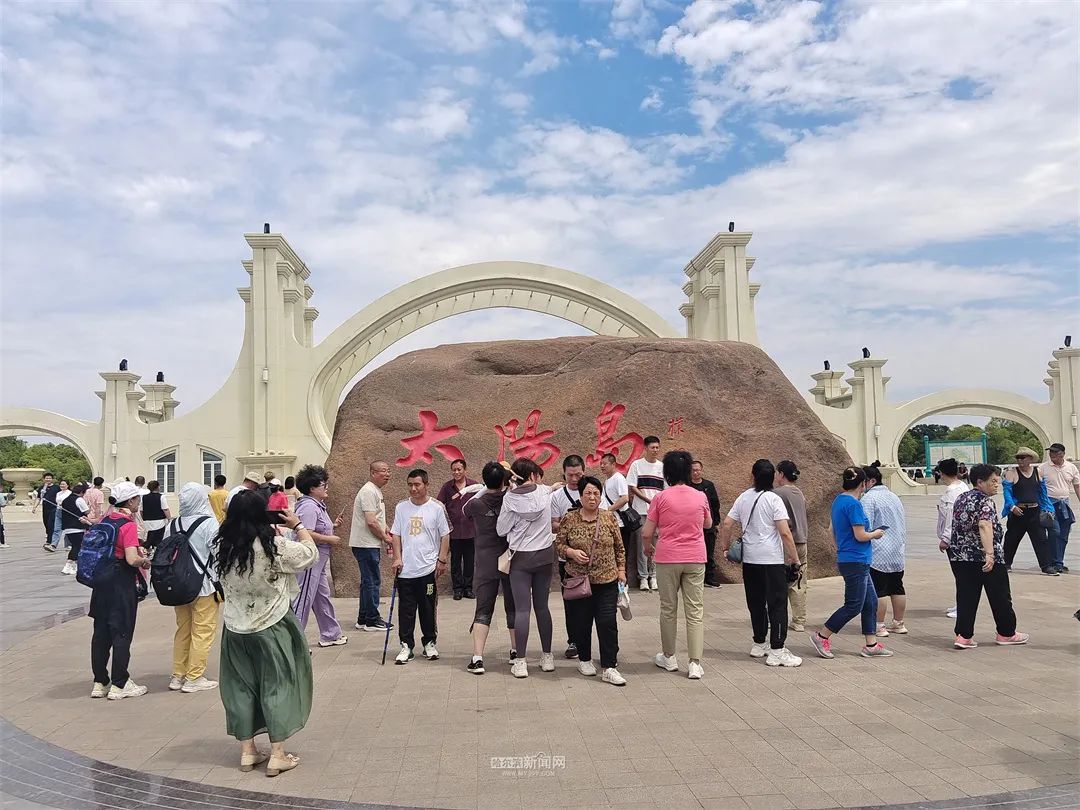 携程平台数据显示,截至9日,以哈尔滨为旅游目的地的旅游订单量同比