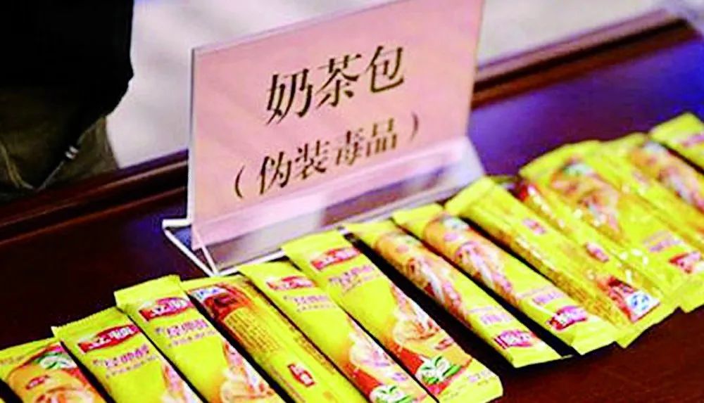 "邮票"主要成分为麦角二乙胺,吸附于印有特殊文案的吸水纸上,仅手指甲