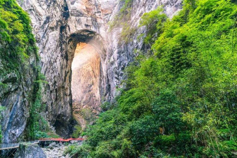 超多让你徒步观光的美景光明顶,悬崖天梯,天镜山……地处阳山喀斯特大