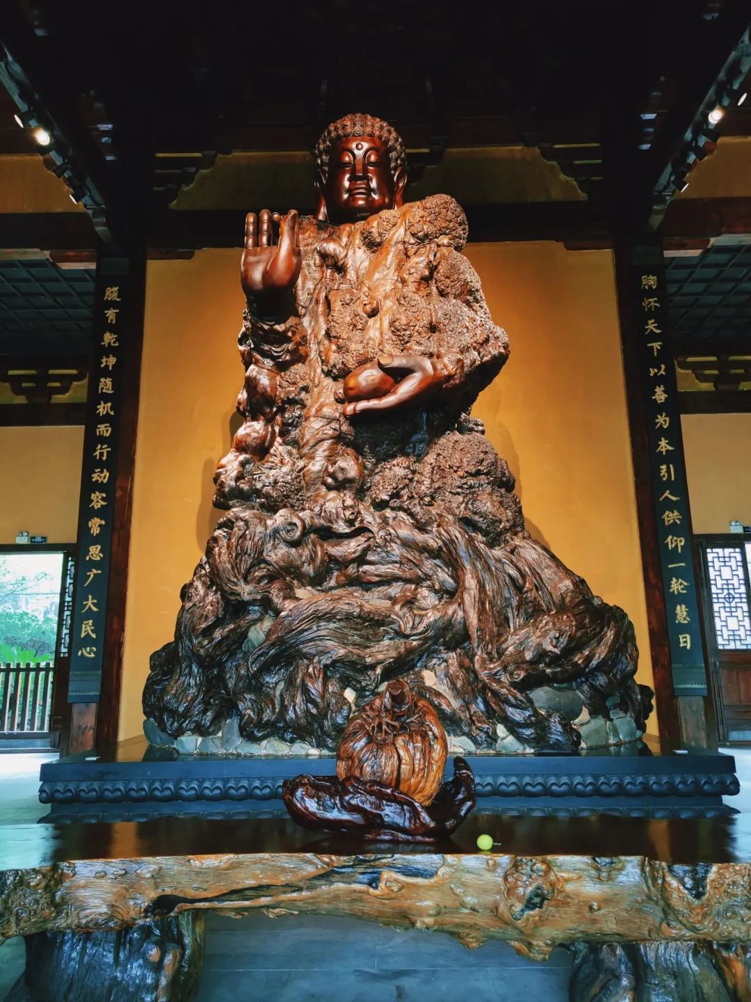 又挖到一座冷门避暑小城，文艺不输松阳，人少景美到哭