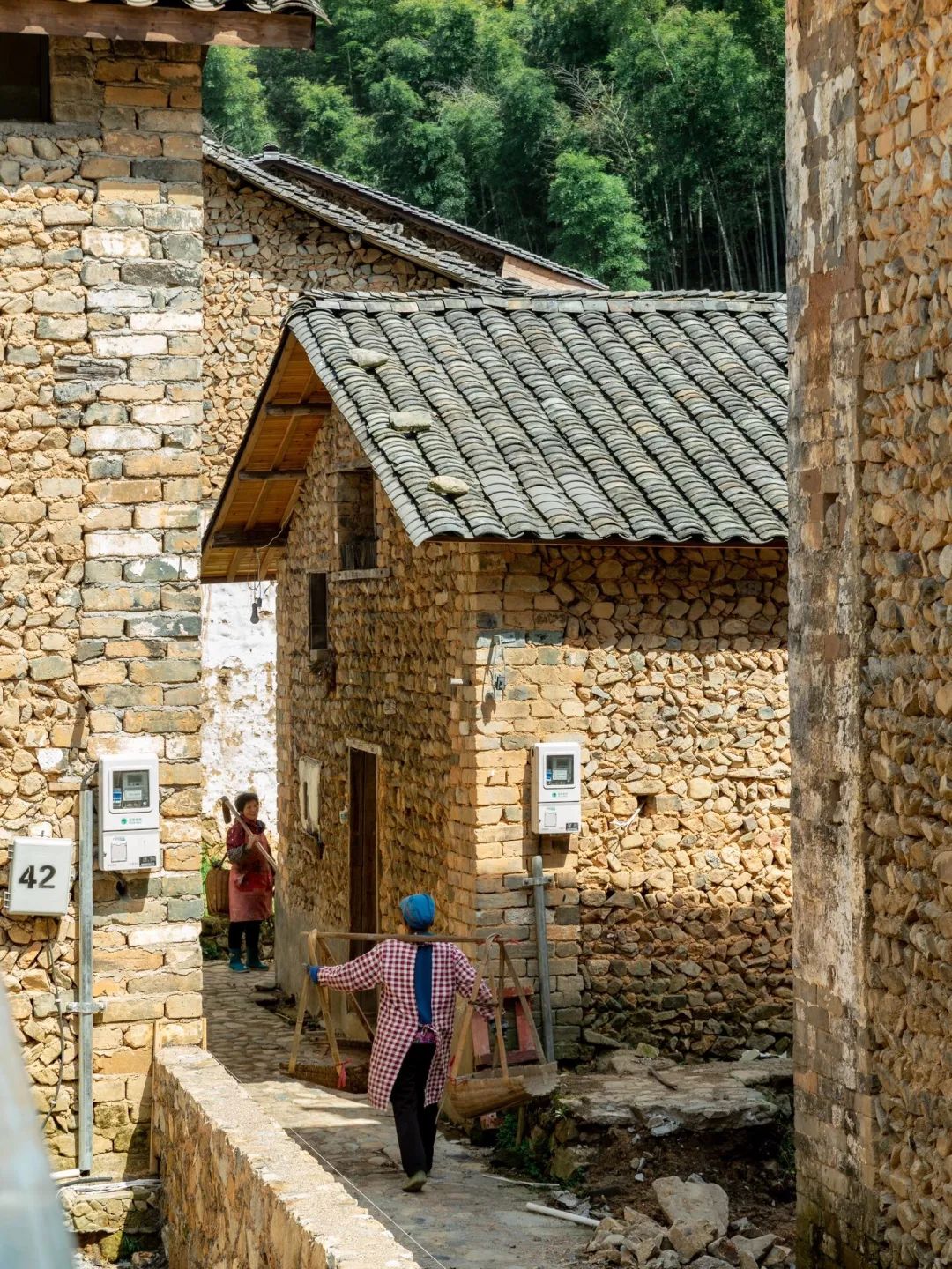 又挖到一座冷门避暑小城，文艺不输松阳，人少景美到哭
