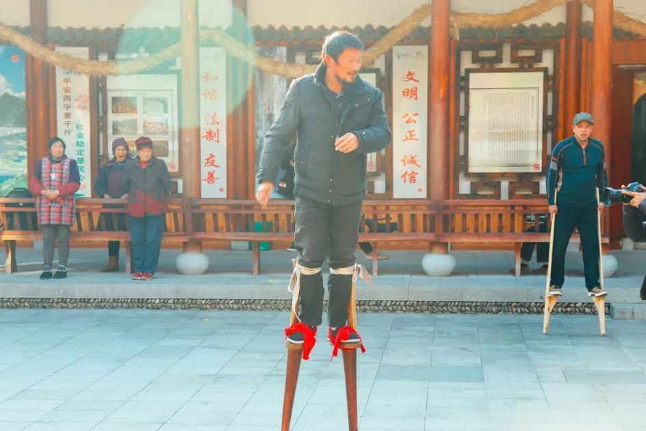 又挖到一座冷门避暑小城，文艺不输松阳，人少景美到哭