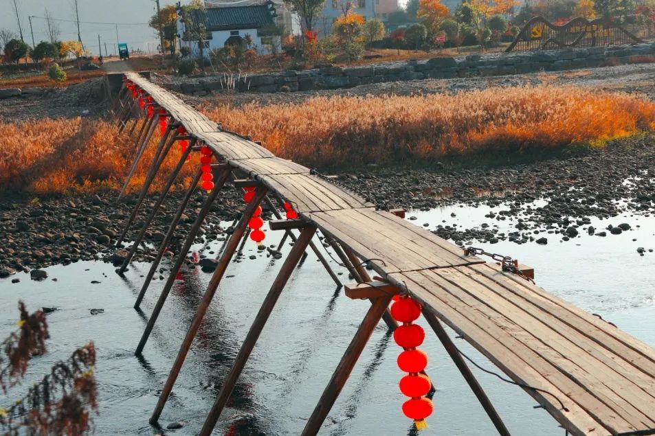 又挖到一座冷门避暑小城，文艺不输松阳，人少景美到哭