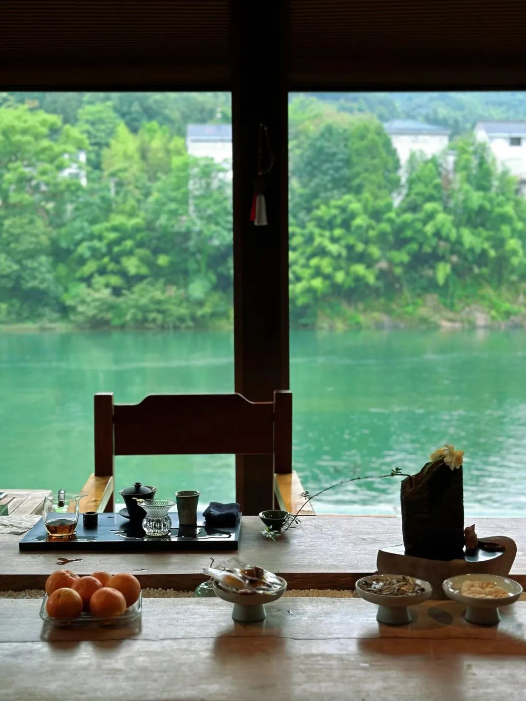 又挖到一座冷门避暑小城，文艺不输松阳，人少景美到哭