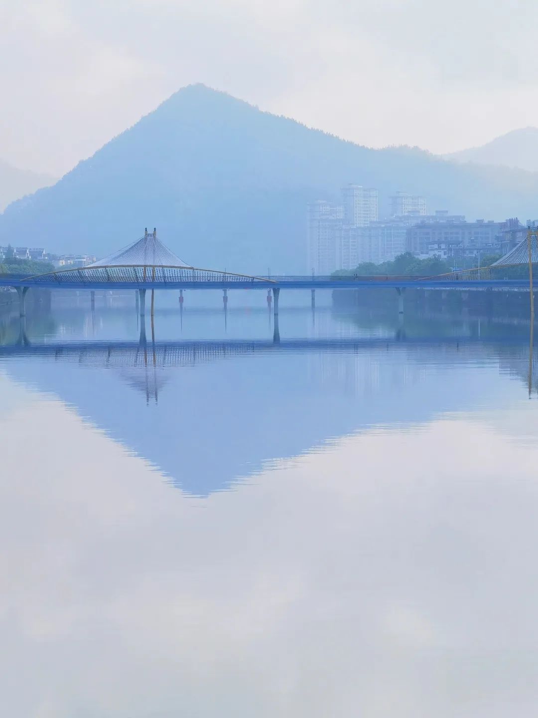 又挖到一座冷门避暑小城，文艺不输松阳，人少景美到哭