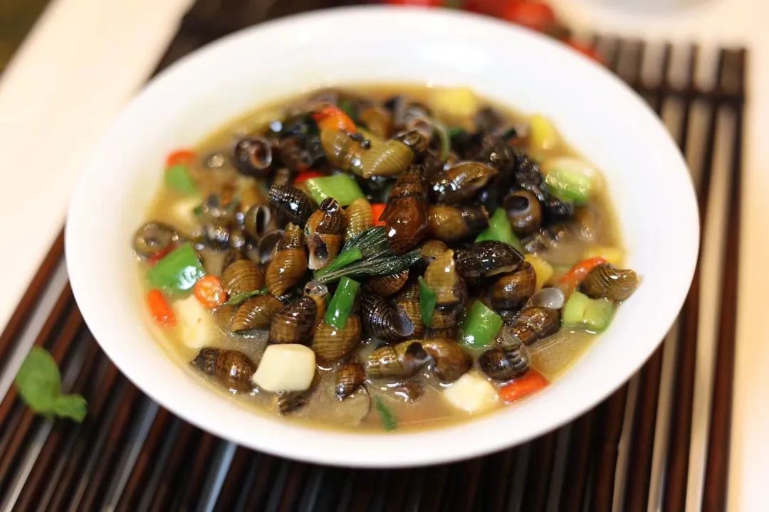又挖到一座冷门避暑小城，文艺不输松阳，人少景美到哭