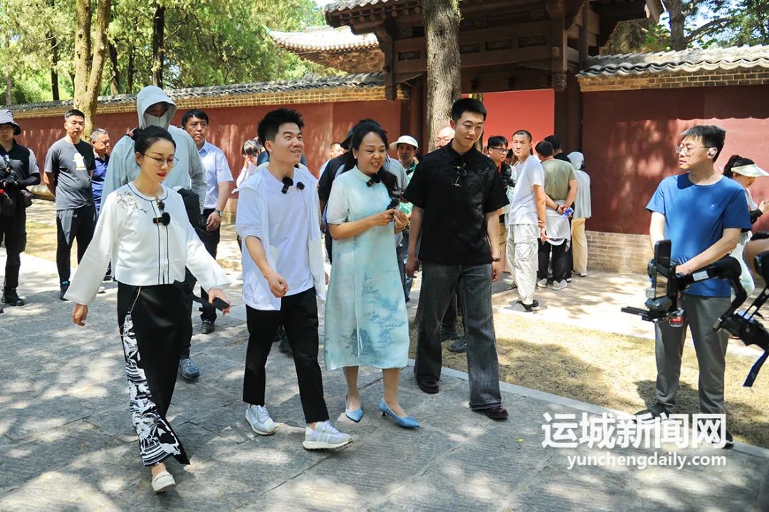 “与辉同行”开启“好运之旅”