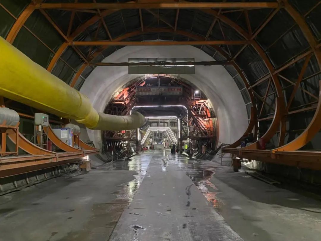 西十高铁建成通车后,对于完善国家高速铁路网布局,加强长江中部城市群