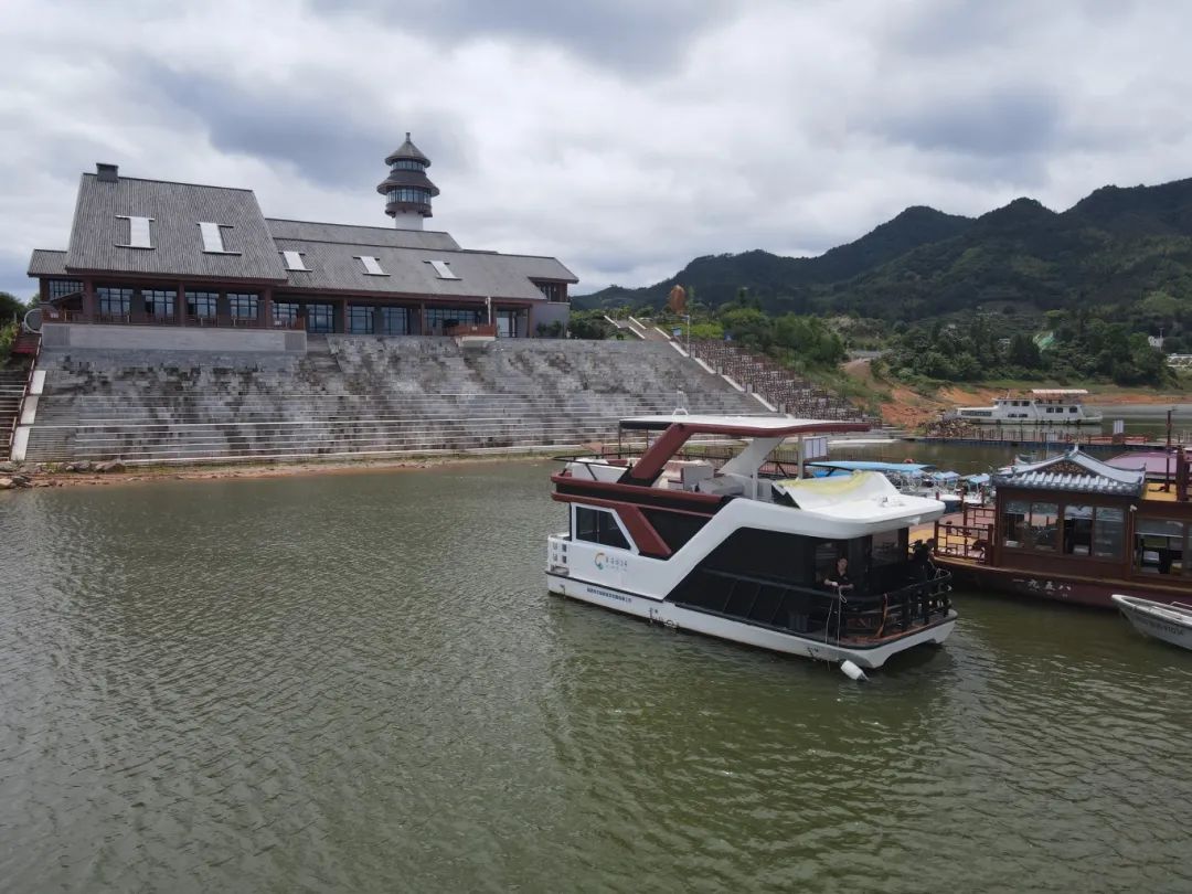 翠屏湖保护与开发 | 翠屏湖第七艘纯电动观光游船"翠屏湖2号"下水