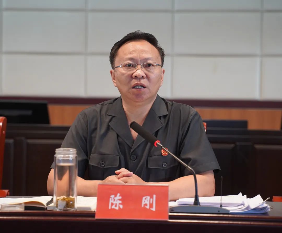 党组成员,区纪委监委派驻区法院纪检组组长熊伟通报了违法违纪典型