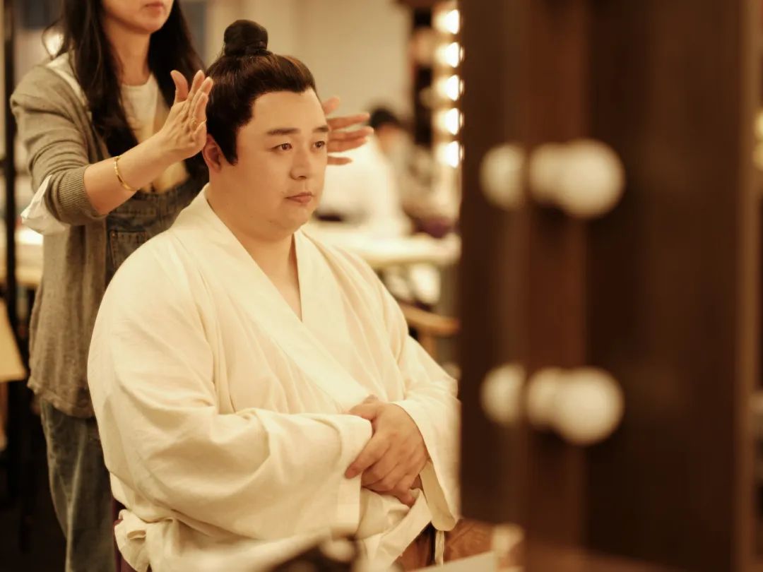 "离谱到中场就在按头安利!