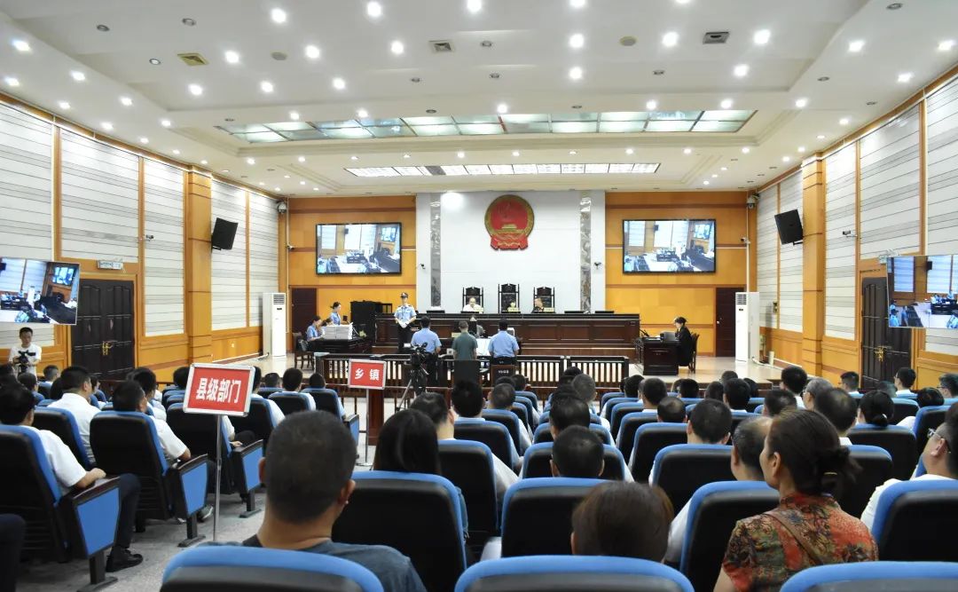 6月13日上午,苍溪县人民法院党组书记,院长李敏担任审判长,公开开庭
