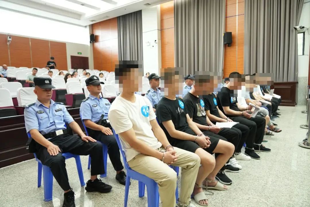 面对境外高薪招聘,社交软件交友,高收益网络投资理财等诱惑,要提高