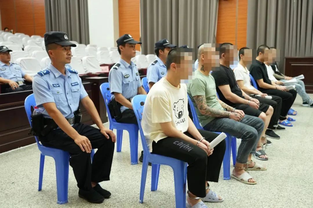 面对境外高薪招聘,社交软件交友,高收益网络投资理财等诱惑,要提高