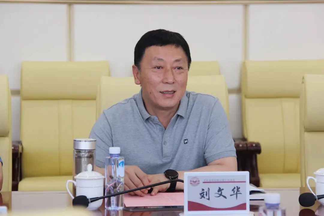 座谈会上,刘志兰局长介绍了此次调研目的,刘文华院长简要介绍了呼铁
