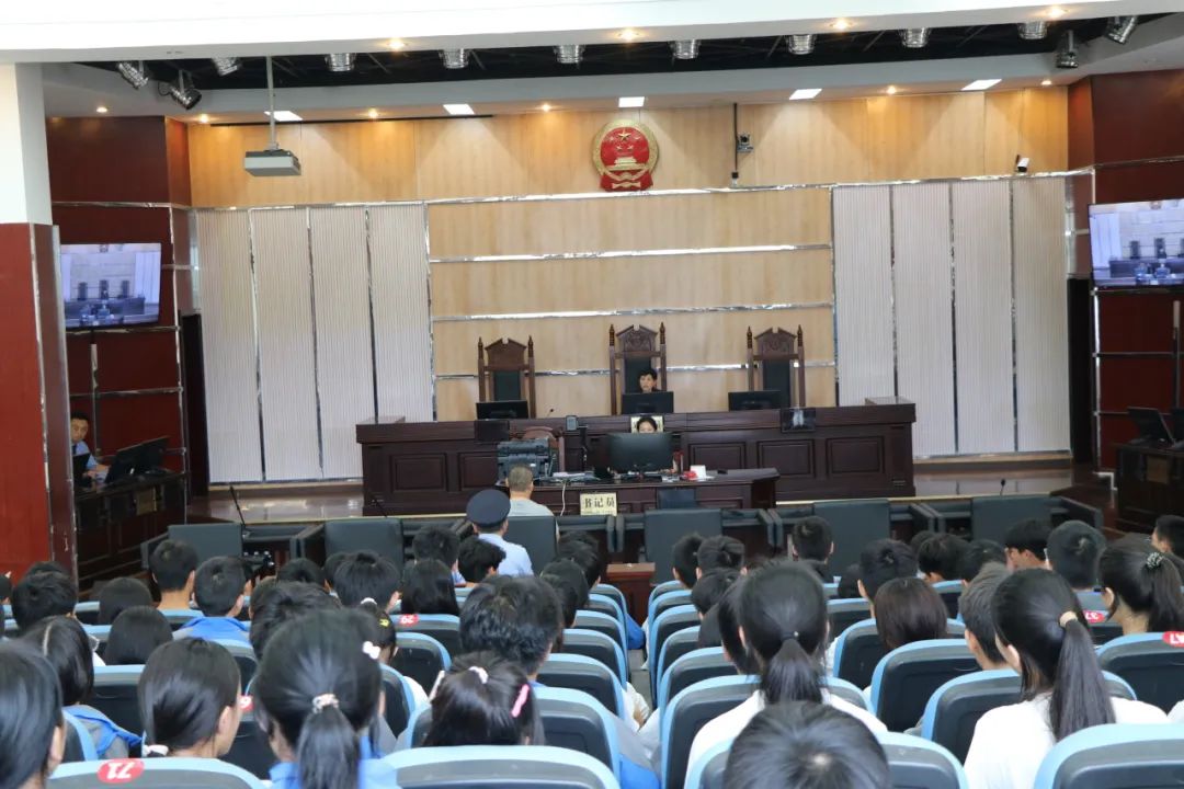 预防青少年毒品犯罪,6月13日,水富市人民法院邀请水富市第一中学150余