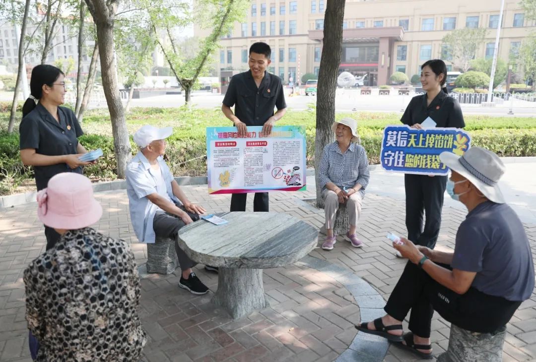 护好幸福家"来到金沂蒙广场和南沟头社区6月13日,临沭县人民法院干警